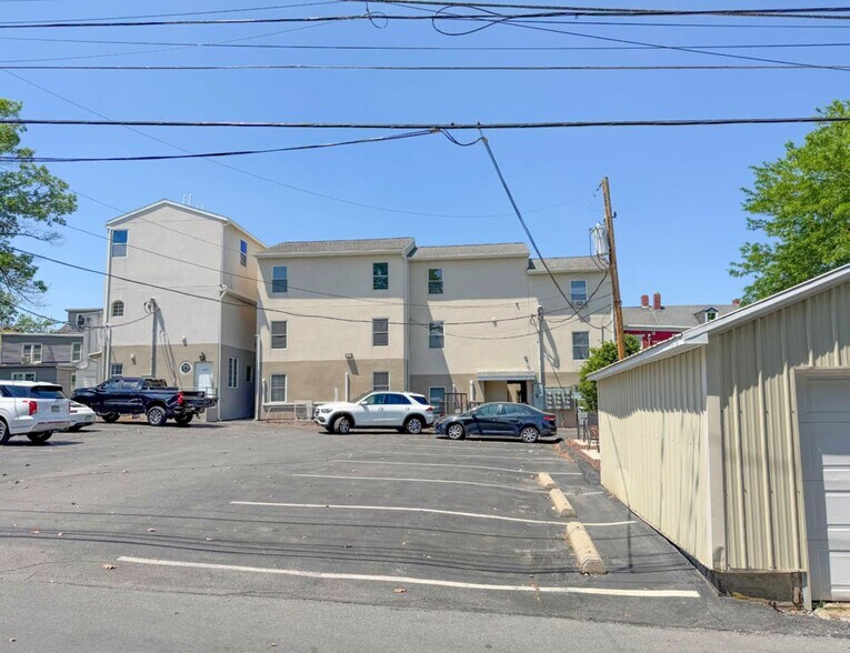 Kutztown Student Housing portefeuille de 2 biens à vendre sur LoopNet.fr - Photo de l’immeuble – Image 3 sur 9