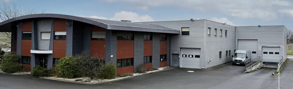 Local d’activités dans FLEURIEUX SUR L 39 ARBRESLE à louer - Photo de l’immeuble – Image 1 sur 7