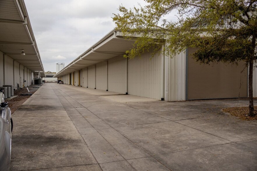 2251 Topline Way, Brooksville, FL à louer - Photo de l’immeuble – Image 3 sur 7