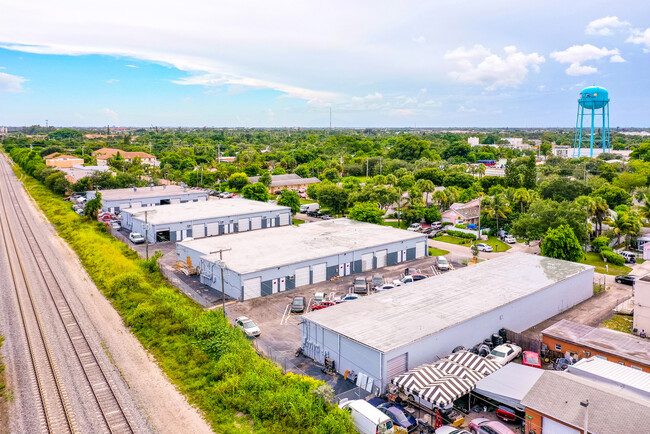 Plus de détails pour 415 SE 1st Ave, Delray Beach, FL - Industriel/Logistique à louer