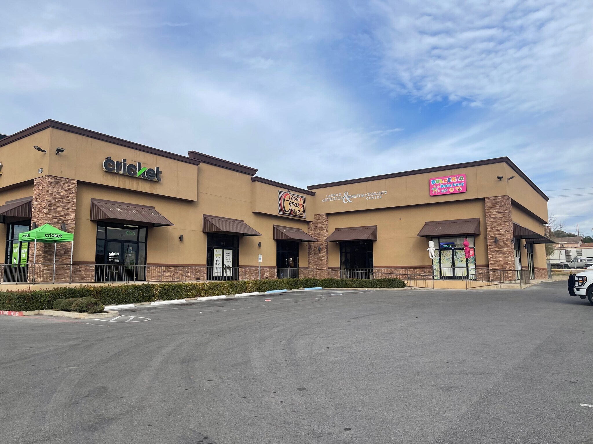 1915 S Zapata Hwy, Laredo, TX à louer Photo principale– Image 1 sur 32