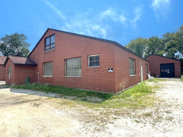 13 Burdent Dr, Crystal Lake, IL à louer - Photo de l’immeuble – Image 3 sur 5