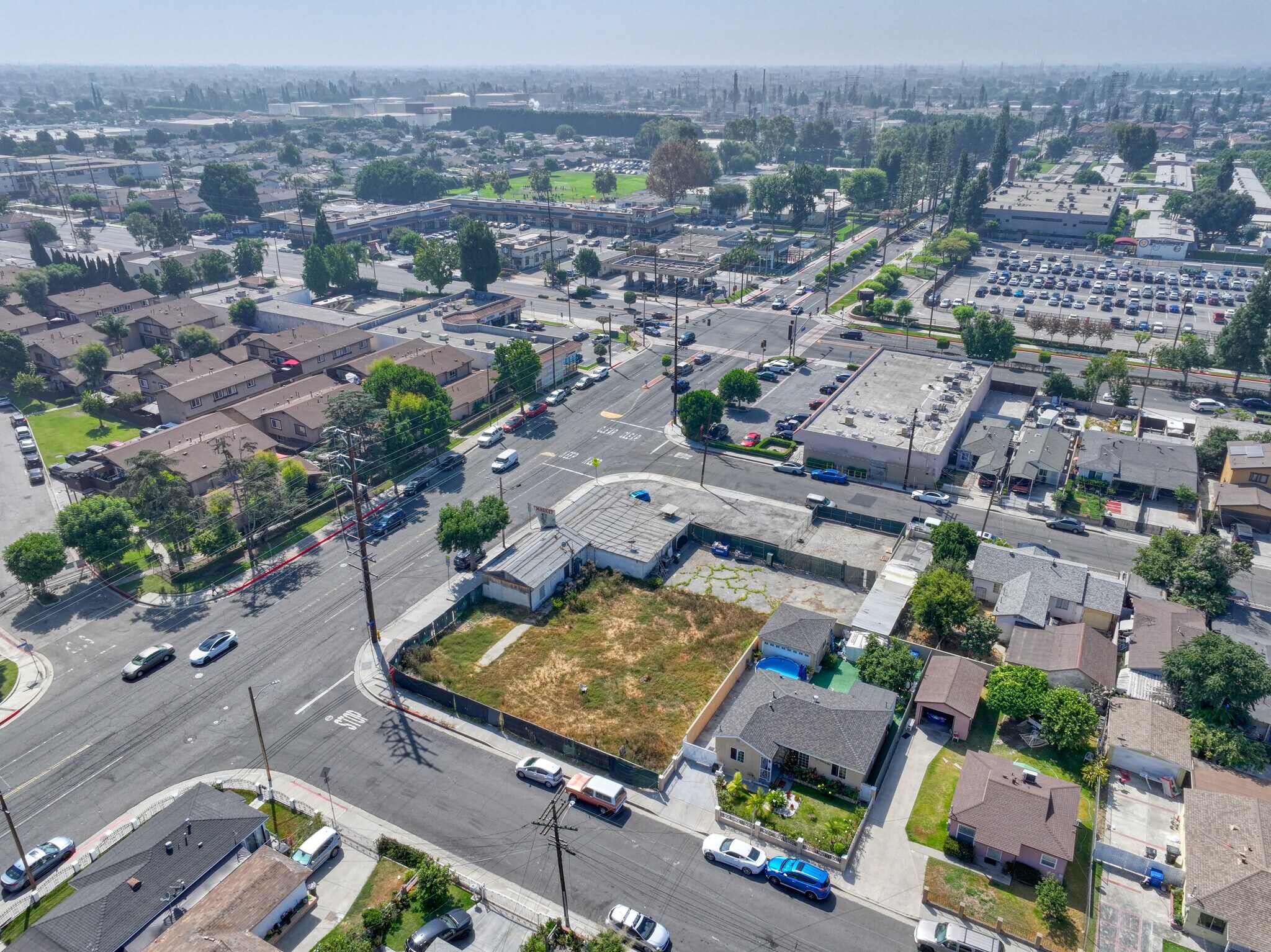 14113 Downey Ave, Paramount, CA à vendre Photo de l’immeuble– Image 1 sur 6