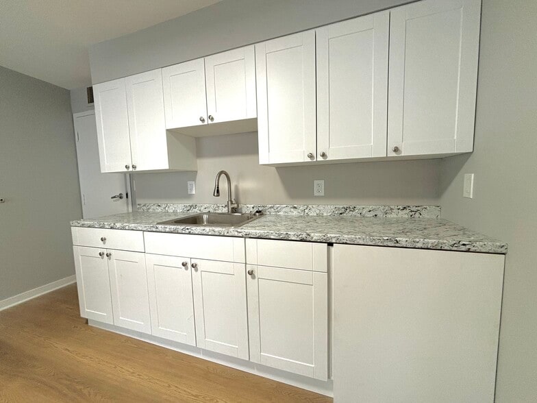 63 Derby Ave, Derby, CT à vendre - Photo intérieure – Image 2 sur 18
