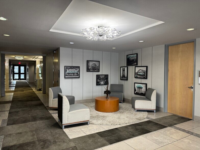 24100 Chagrin Blvd, Beachwood, OH à louer - Photo de l’immeuble – Image 2 sur 9