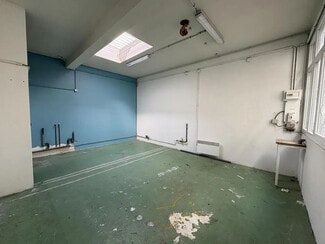 Plus de détails pour Local commercial à louer