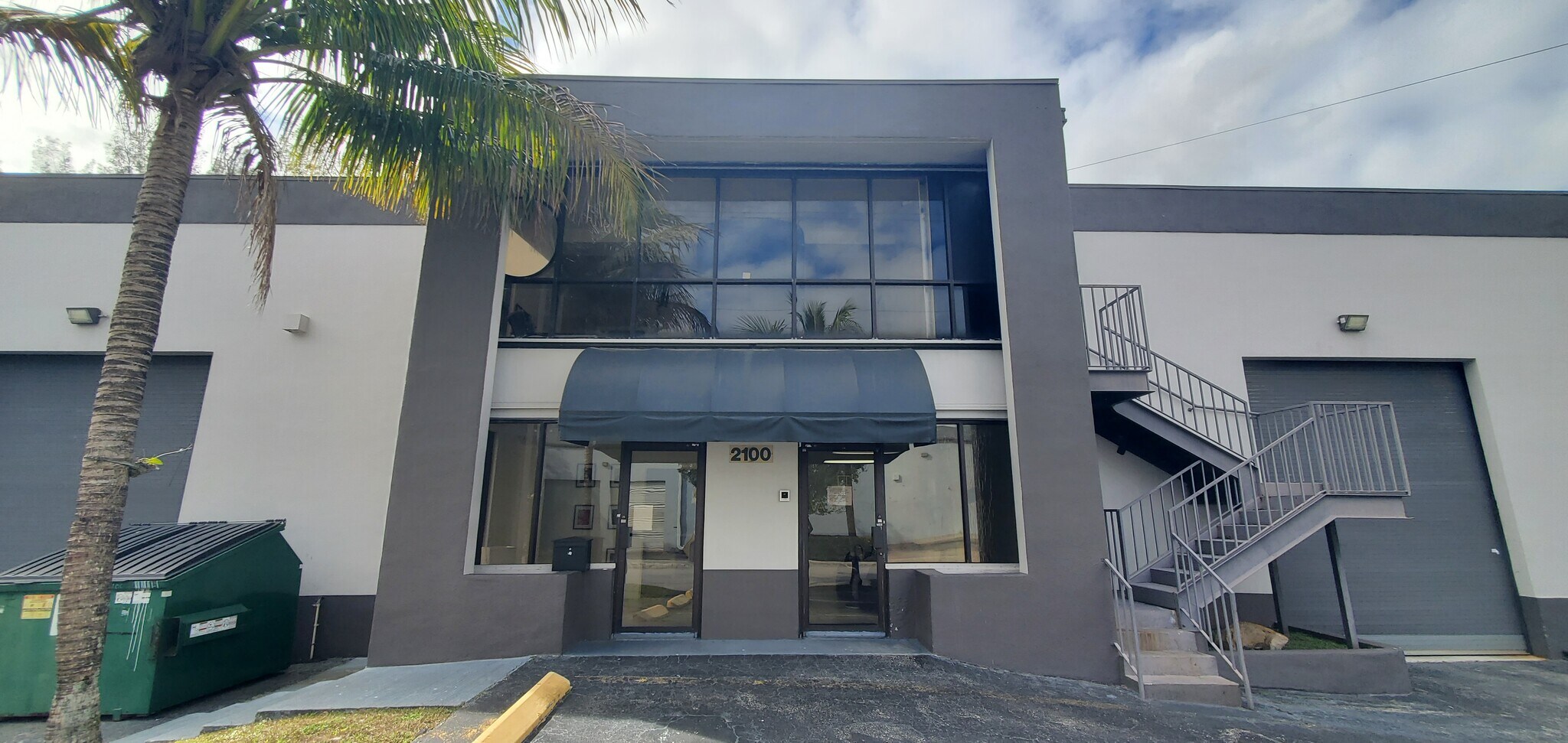 2100 NW 93rd Ave, Miami, FL à vendre Photo principale– Image 1 sur 32