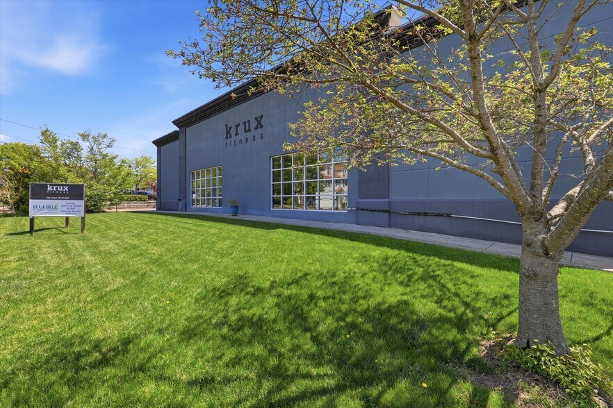 611 S Broad St, Lansdale, PA à vendre - Photo de l’immeuble – Image 2 sur 15