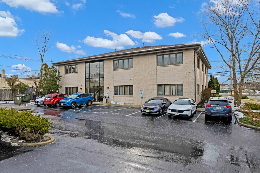 1740 Oak Tree Rd, Edison, NJ à louer - Photo de l’immeuble – Image 1 sur 6