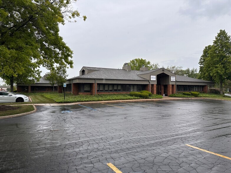 4320 44th St SW, Grandville, MI à vendre - Photo de l’immeuble – Image 2 sur 5