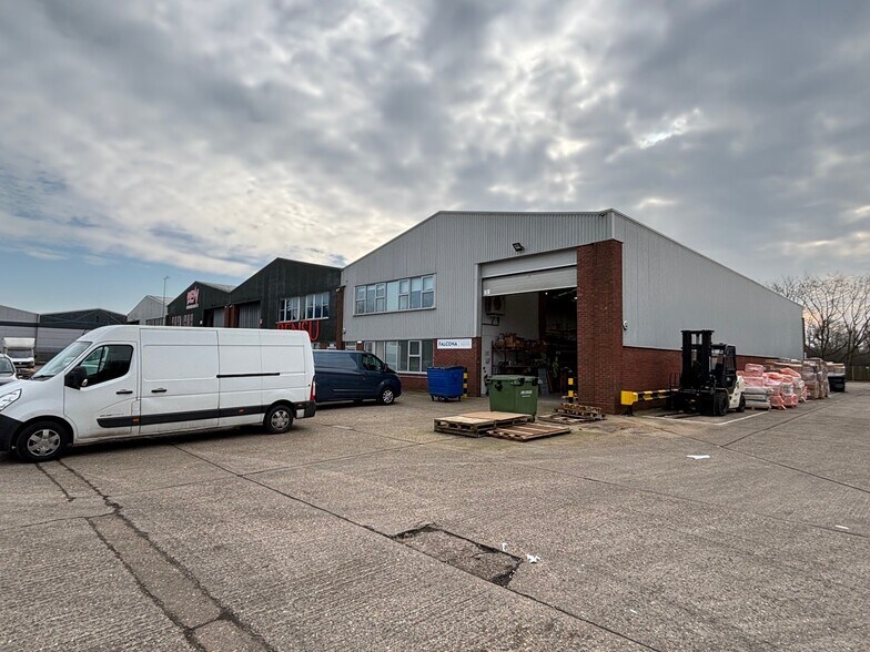 Priors Way, Maidenhead à louer - Photo de l’immeuble – Image 2 sur 2