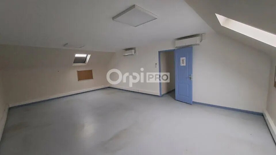 Bureau dans SERRES-CASTET à vendre - Photo de l’immeuble – Image 1 sur 9
