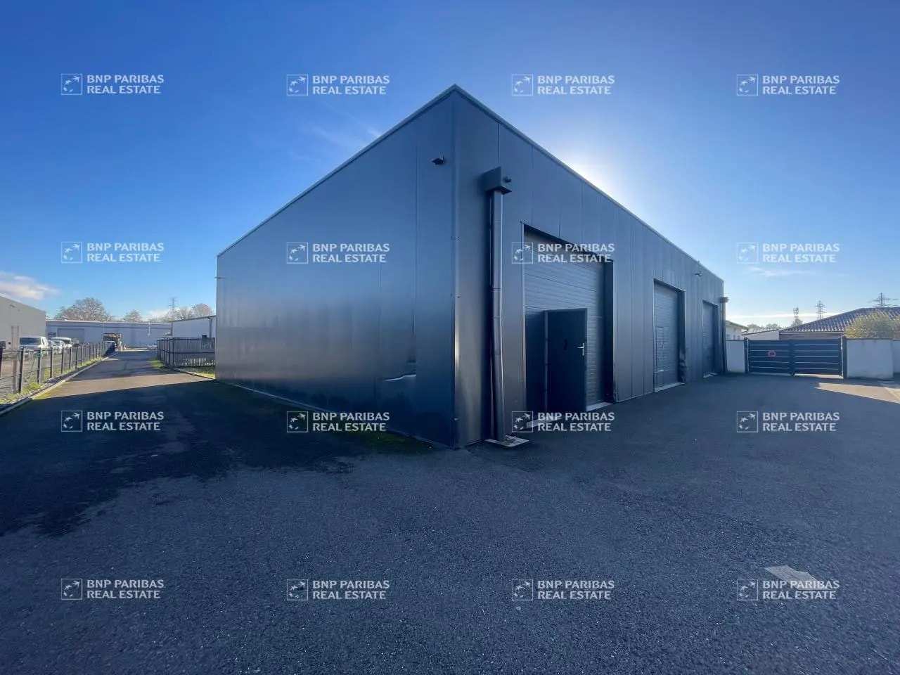 Local d’activités dans Mios à louer Photo de l’immeuble– Image 1 sur 26