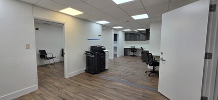 2100 Coral Way, Miami, FL à louer Photo intérieure– Image 1 sur 6