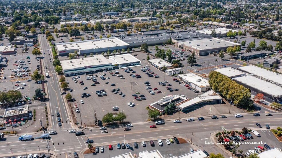 2248 Santiam Hwy SE, Albany, OR à louer - Photo de l’immeuble – Image 3 sur 41