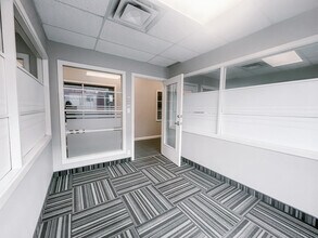 378-380 Talbot St, St Thomas, ON à louer Photo intérieure– Image 1 sur 2