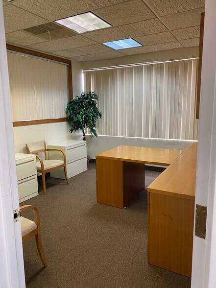 440 Route 17 N, Hasbrouck Heights, NJ à louer - Photo intérieure – Image 2 sur 6