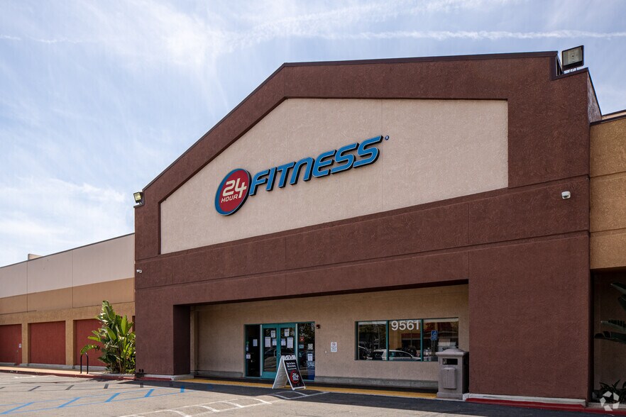 9561-9575 Chapman Ave, Garden Grove, CA à louer - Photo de l’immeuble – Image 1 sur 3