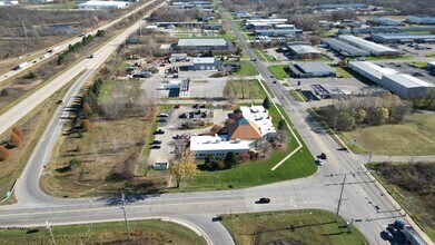 3733 3 Mile NW rd, Grand Rapids, MI à louer Photo de l’immeuble– Image 2 sur 5