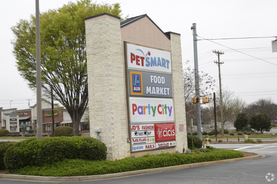 150 E Blackstock Rd, Spartanburg, SC à louer - Photo de l’immeuble – Image 3 sur 7