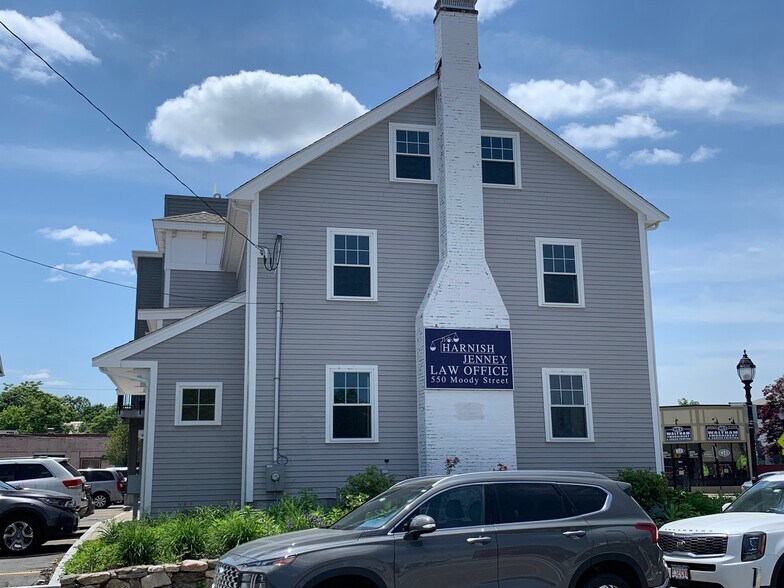 550 Moody St, Waltham, MA à vendre - Photo de l’immeuble – Image 2 sur 6