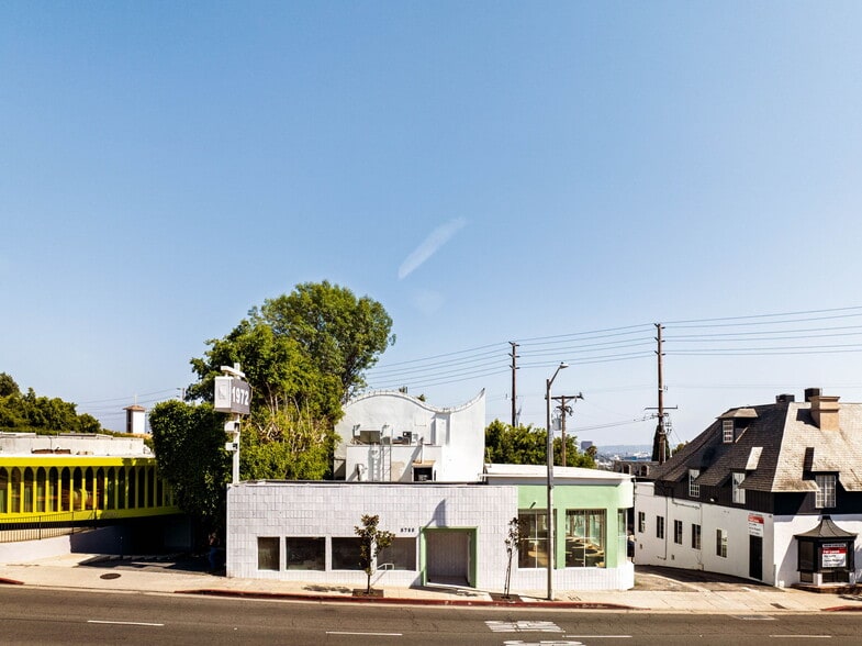 8768 W Sunset Blvd, West Hollywood, CA à vendre - Photo de l’immeuble – Image 2 sur 26