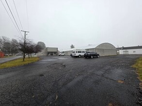 806 Harcourt Rd, Mount Vernon, OH à louer Photo de l’immeuble– Image 1 sur 7