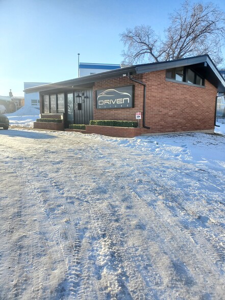 14 St Sw, Medicine Hat, Alberta SW, Medicine Hat, AB à vendre - Photo de l’immeuble – Image 3 sur 15