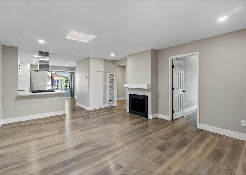 125 16th St, Huntington Beach, CA à vendre - Photo de l’immeuble – Image 3 sur 10