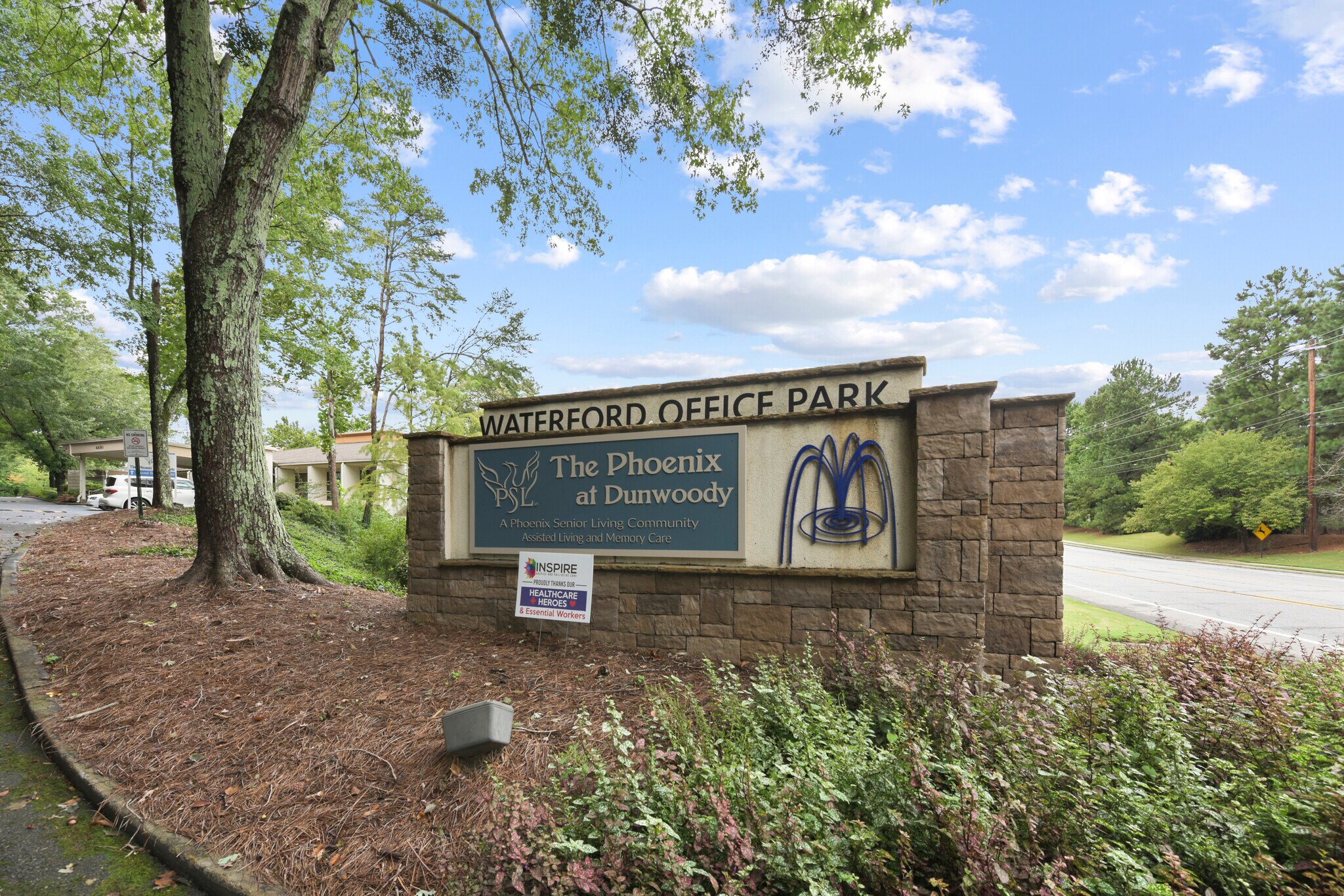 4480 N Shallowford Rd, Dunwoody, GA à louer Photo principale– Image 1 sur 17