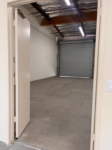 80 W Easy St, Simi Valley, CA à louer - Photo de l’immeuble – Image 2 sur 4