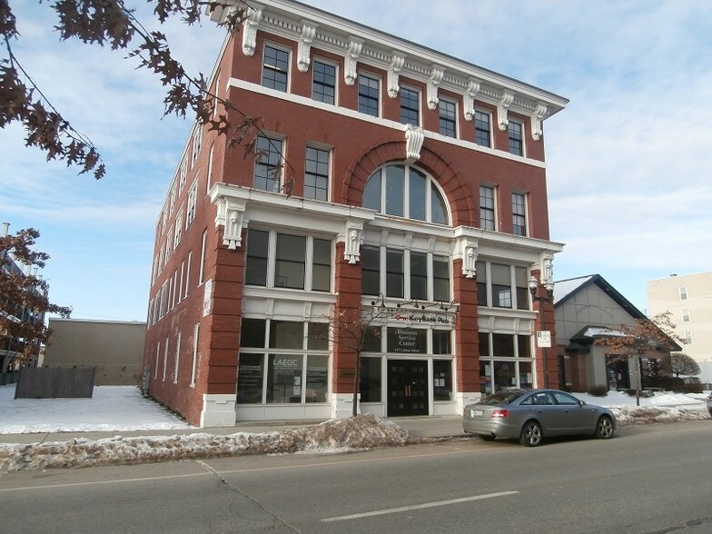 415 Lisbon St, Lewiston, ME à vendre - Photo de l’immeuble – Image 2 sur 13
