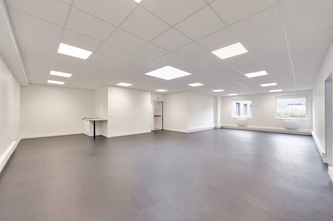 Plus de détails pour Local d'activités à louer