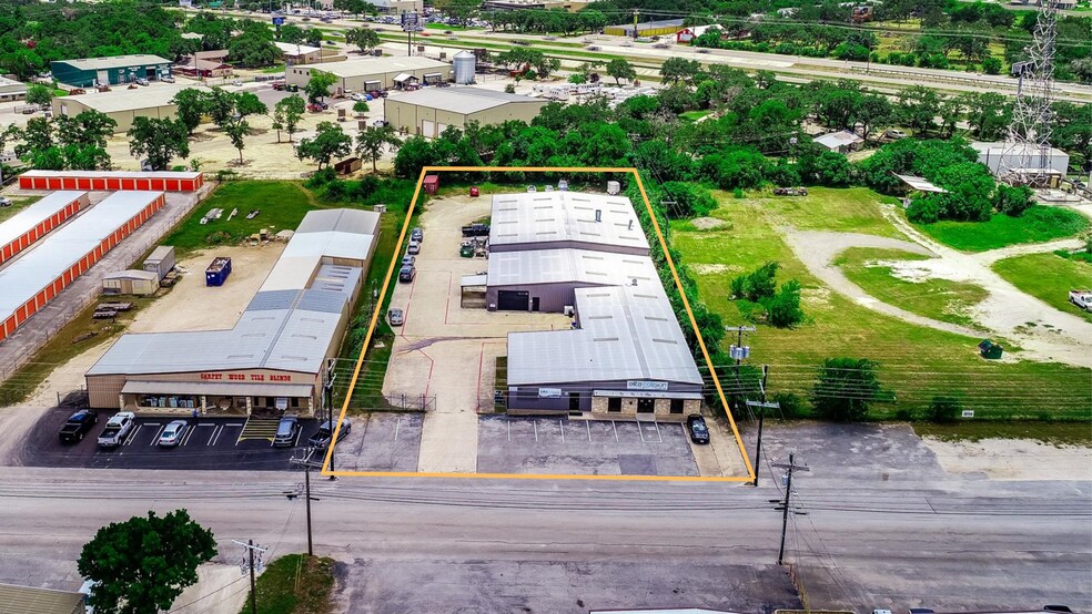 124 Industrial Dr, Boerne, TX à louer - Photo de l’immeuble – Image 2 sur 9