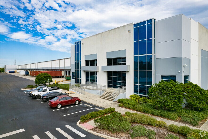 4406 Madison Industrial Ln, Tampa, FL à louer - Photo de l’immeuble – Image 3 sur 9