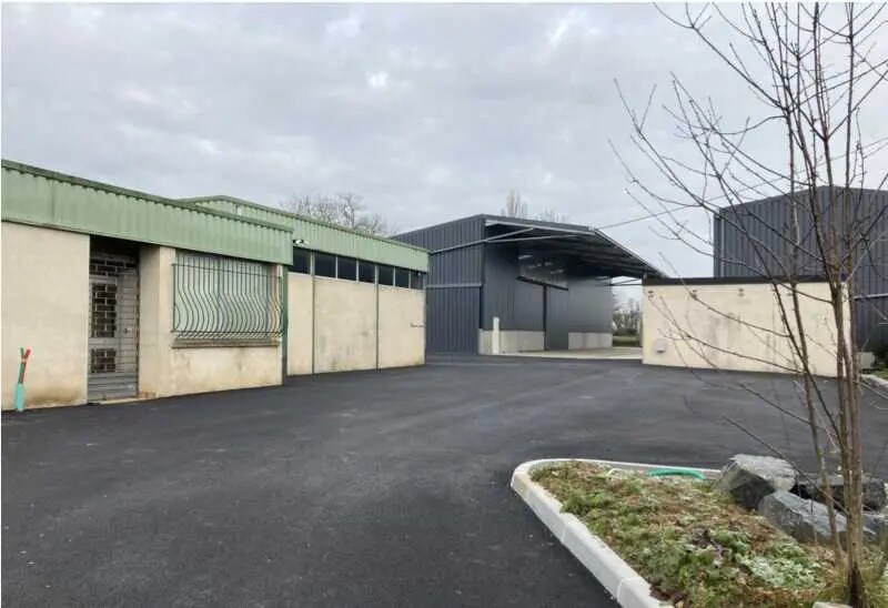 Local d’activités dans Tilly-sur-Seulles à louer - Photo de l’immeuble – Image 1 sur 14