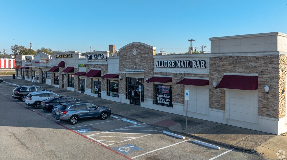 401-415 W University Dr, Denton, TX à louer - Photo de l’immeuble – Image 2 sur 5