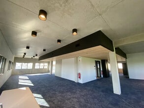 Local d’activités dans Rillieux-la-Pape à louer Photo de l’immeuble– Image 2 sur 14