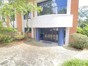 1920 Monroe Dr NE, Atlanta, GA à louer Photo de l’immeuble– Image 1 sur 11