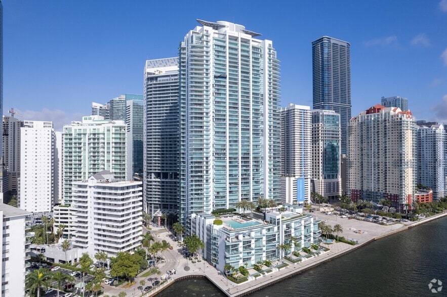 1331 Brickell Bay Dr, Miami, FL à vendre - Photo principale – Image 1 sur 24