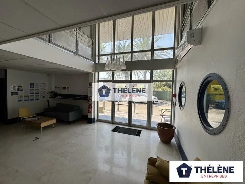 Bureau dans Pérols à louer - Hall d’entrée – Image 3 sur 12