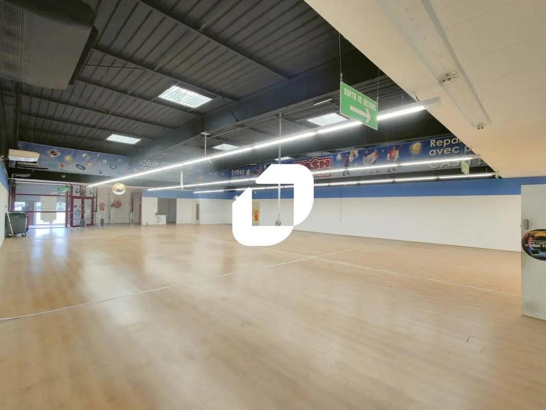 Local commercial dans Reims à louer Photo de l’immeuble– Image 1 sur 6