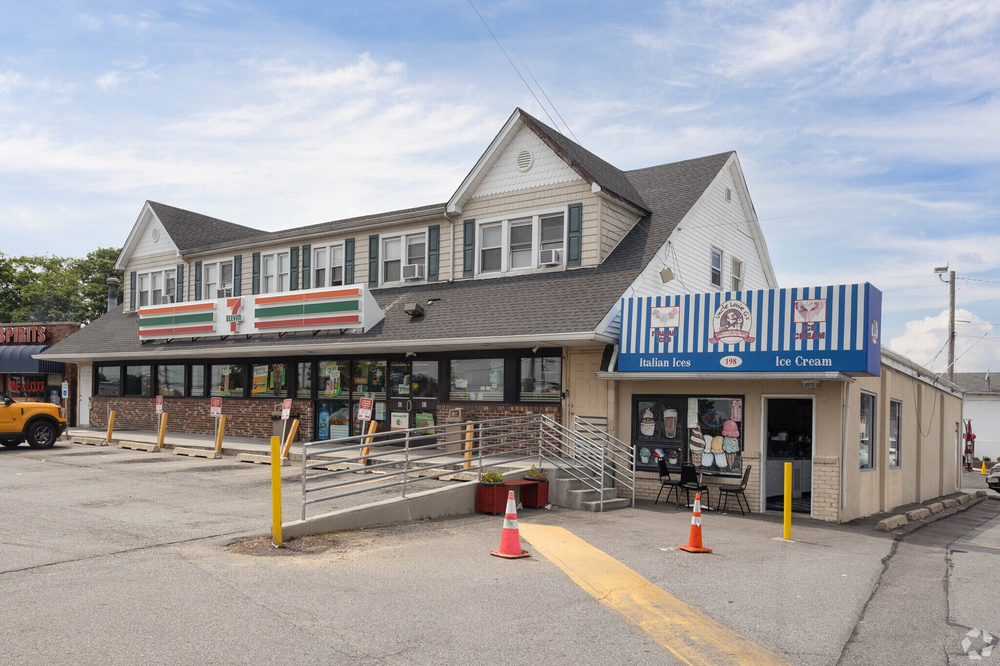 192-198 E Montauk Hwy, Lindenhurst, NY à vendre Photo principale– Image 1 sur 6