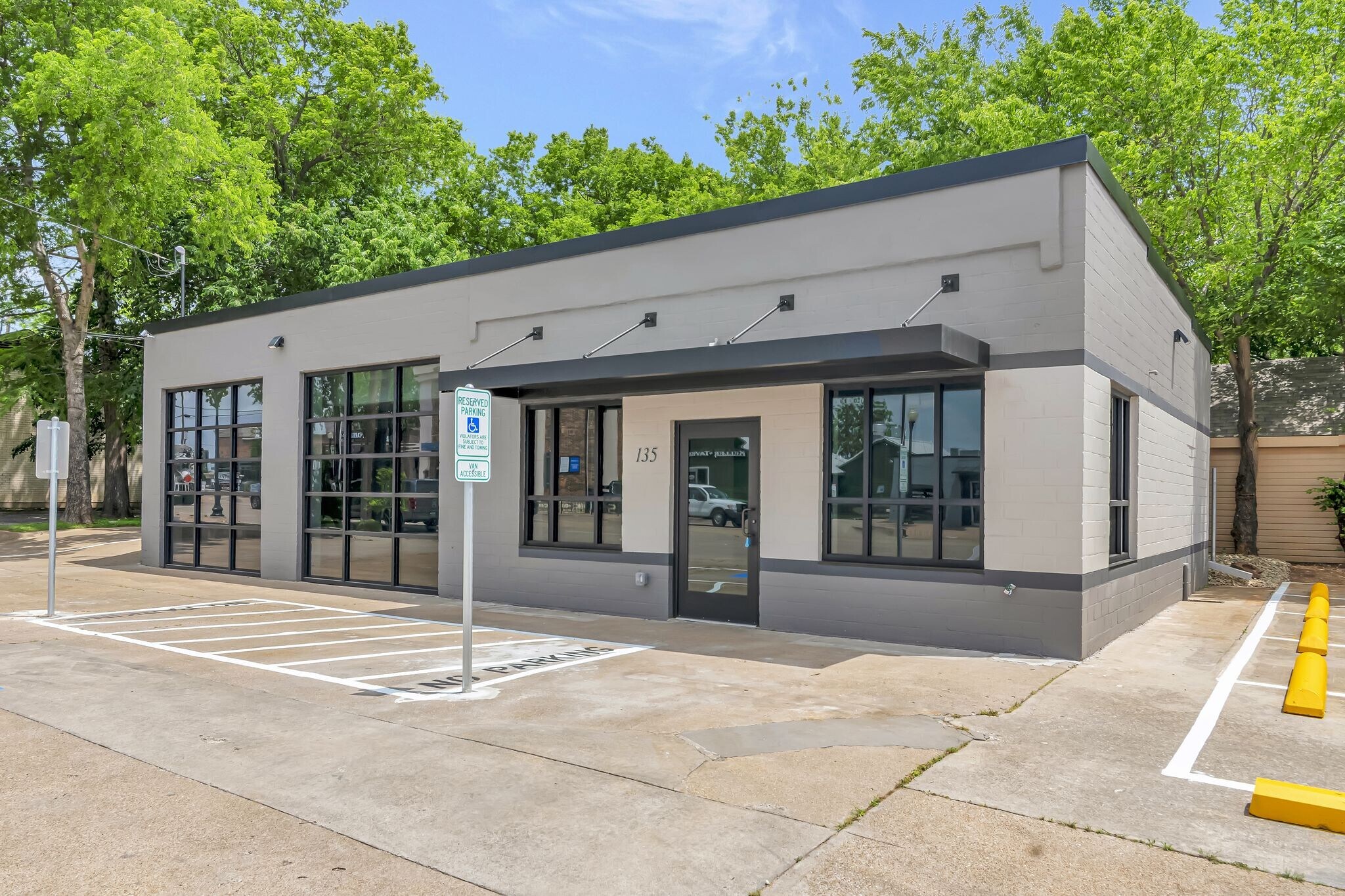 135 S Main St, Keller, TX à vendre Photo principale– Image 1 sur 7
