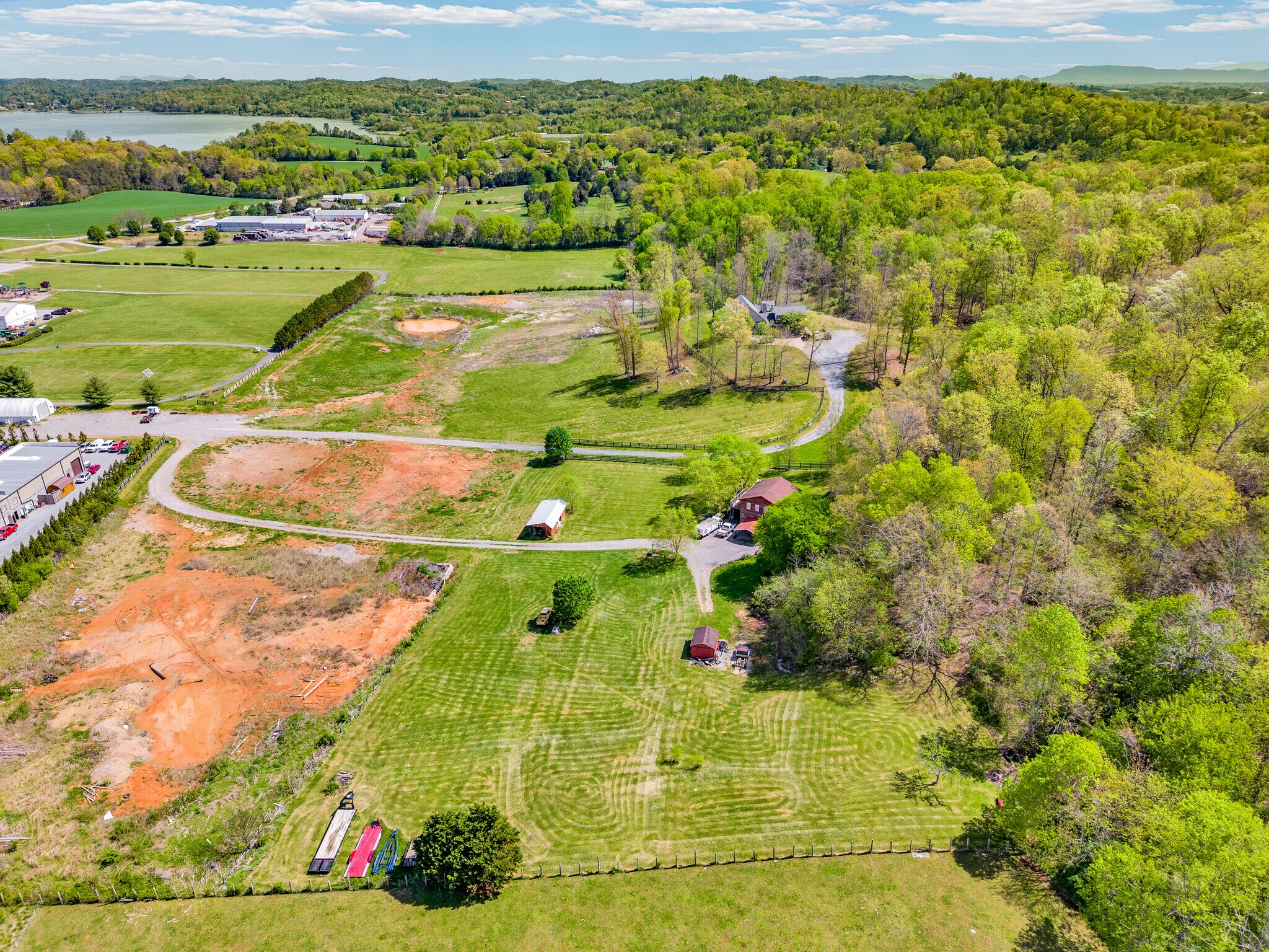35 Acre Family Compound portefeuille de 1 biens à vendre sur LoopNet.fr Photo de l’immeuble– Image 1 sur 25