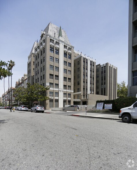 634 S Gramercy Pl, Los Angeles, CA à louer - Photo principale – Image 1 sur 8