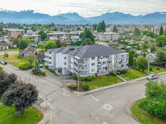 Plus de détails pour 45766 Av Henderson, Chilliwack, BC - Logement à vendre