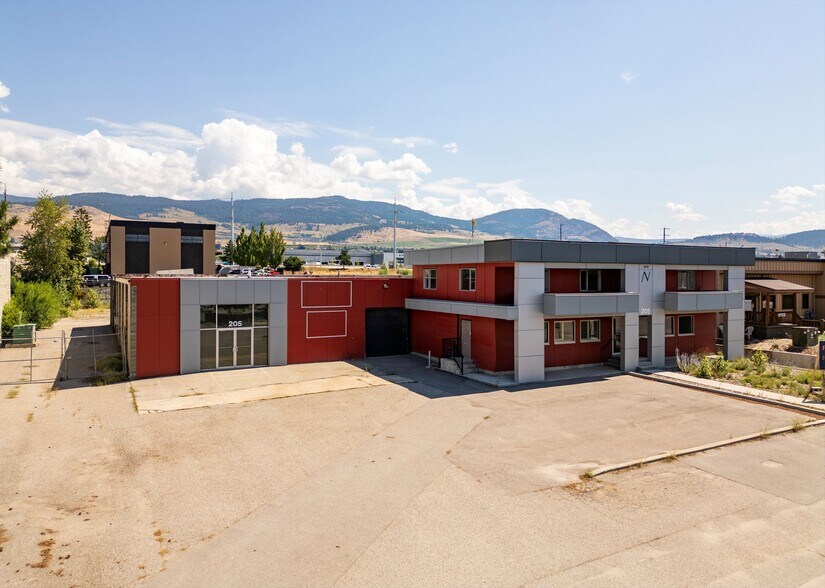 205 Adams Rd, Kelowna, BC à louer - Photo de l’immeuble – Image 3 sur 4