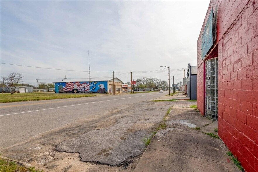 312 E Cherokee Ave, Nowata, OK à vendre - Photo de l’immeuble – Image 3 sur 16