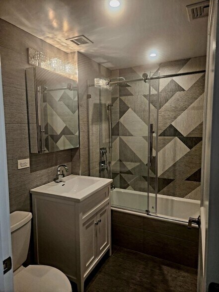 698 2nd Ave, New York, NY à vendre - Photo de l’immeuble – Image 3 sur 12